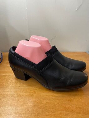 Clarks Emslie Black Leather Low Block Heel Slip-On Pumps. Size 11